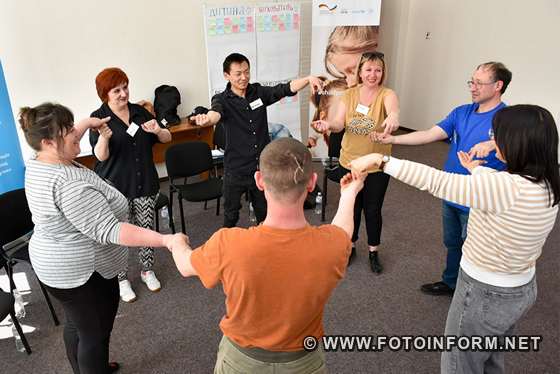 На Кіровоградщині для патронатних вихователів та їх помічників проводять навчання (ФОТО)